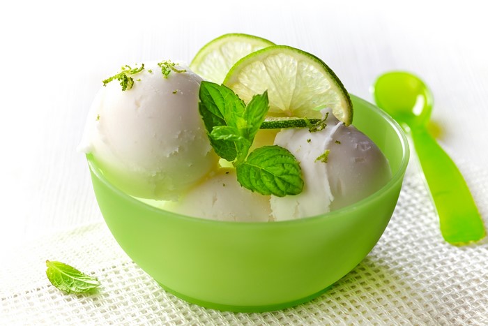 Lime ice cream with mint and lime slices