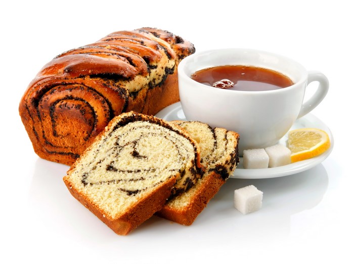 Poppy seed roll with tea and lemon