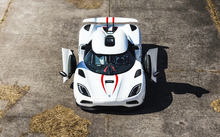 White Koenigsegg Agera R with doors open