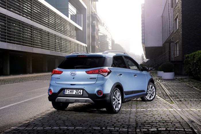 2015 Hyundai i20 Active light blue back view