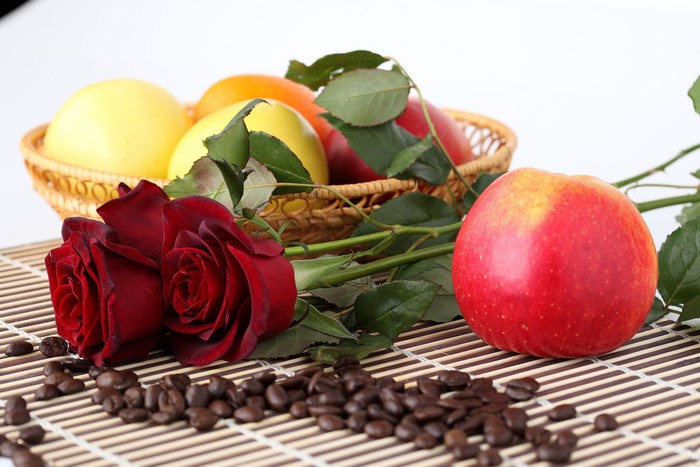 Red roses, apples, and coffee beans