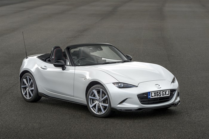 White Mazda MX-5 Sport Recaro Cabriolet