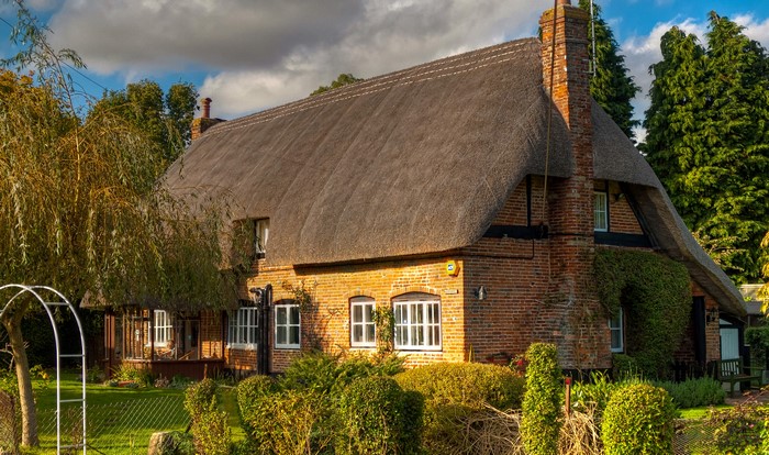 Thatched cottage with garden in St. Mary Bourne, Hampshire, UK
