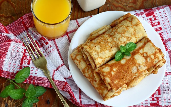 Pancakes with orange juice and mint