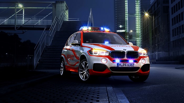 BMW X5 xDrive Notarzt F15 Emergency Vehicle at Night