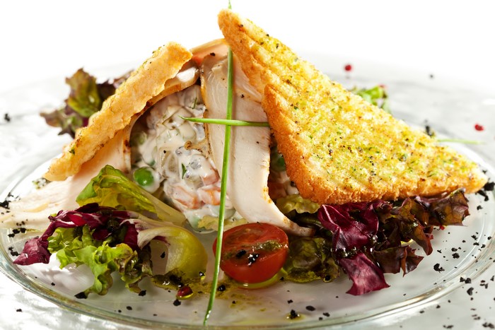 Salad with chicken and toast