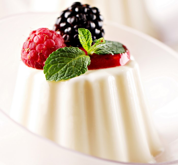 Panna cotta with berries and mint