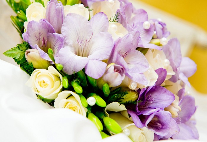Freesia and rose bouquet with pearls