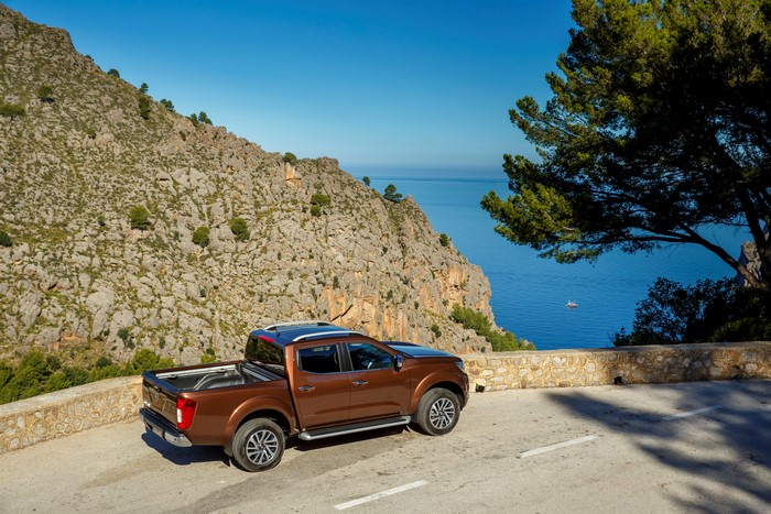 4K 2015 NP300 Navara Nissan Mountains