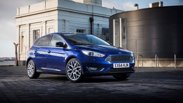Blue 2014 Ford Focus UK-spec