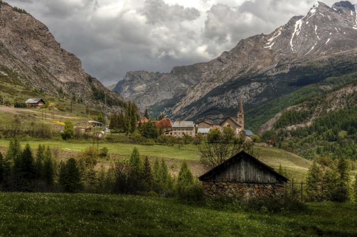 4K HDR Scenery of Saint Paul sur Ubaye, France