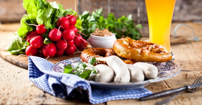4K Radishes, Sausages, and Pretzels with Beer