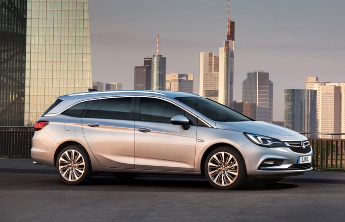 Silver 2015 Vauxhall Astra Sports Tourer