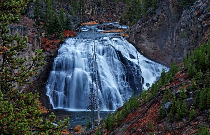 Gibbon Falls in Yellowstone National Park, Wyoming, USA