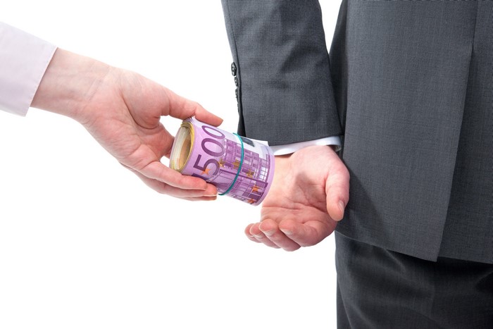 Bribery with 500 Euro banknotes