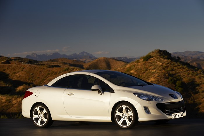 White Peugeot 308 Convertible