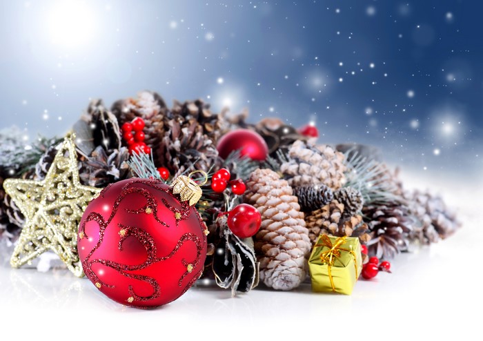 Christmas Decorations with Pine Cones and Ornaments
