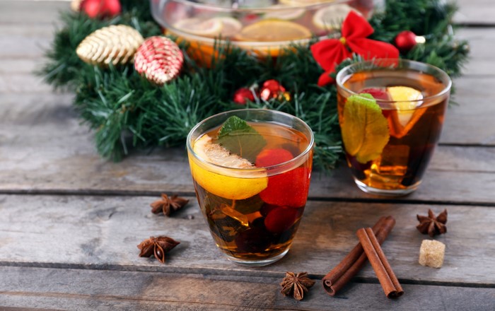 Christmas punch and tea with cinnamon and star anise