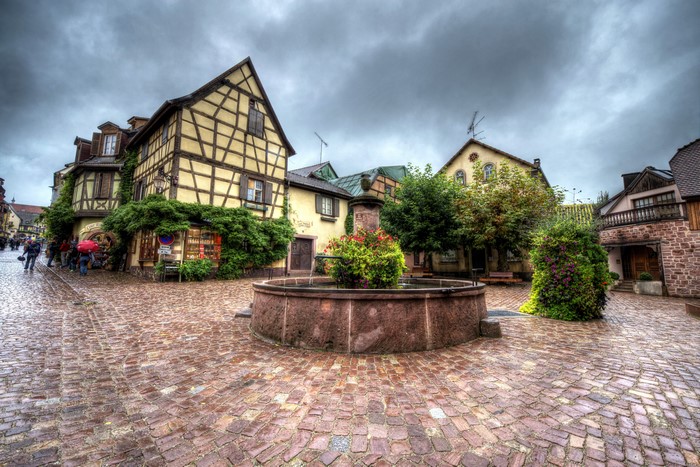 4K HDR Riquewihr France Street with Fountain