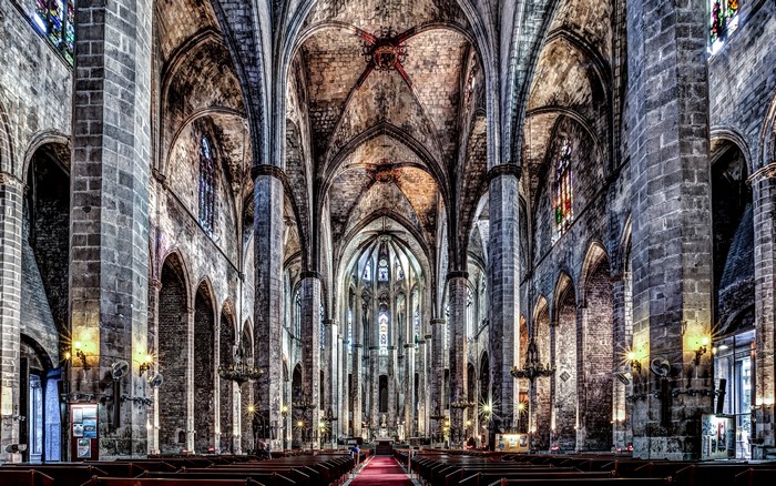 4K HDR interior of Santa Maria del Mar church in Barcelona