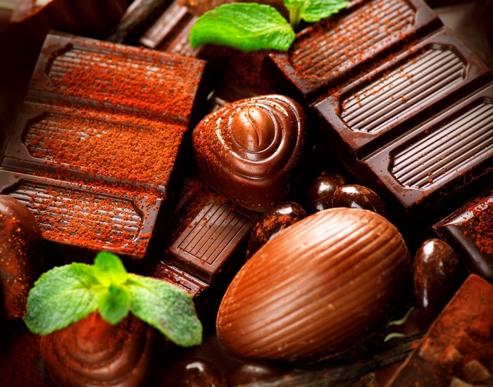 4K Chocolate Sweets and Mint Leaves