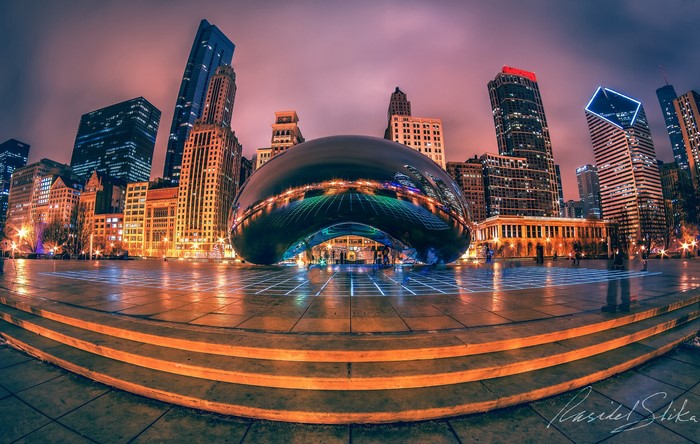 Cloud Gate sculpture in Chicago at night