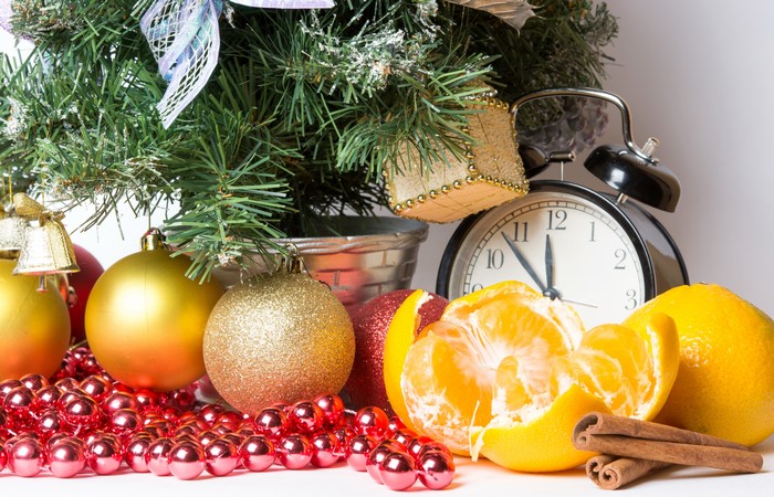 Christmas tree with ornaments, clock, and fruit