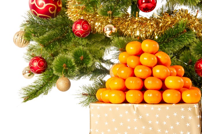 Christmas Tree with Oranges and Ornaments