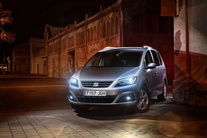 2016 Seat Alhambra parked at night