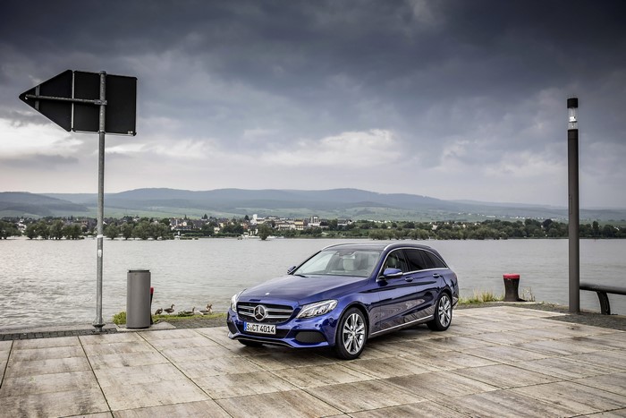 Mercedes-Benz 2014 C 250 Avantgarde Estate S205 by the water