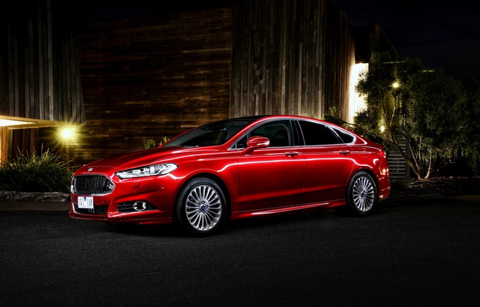 Red Ford Mondeo Titanium Hatchback