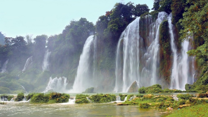 Detian Waterfall on the border of China and Vietnam