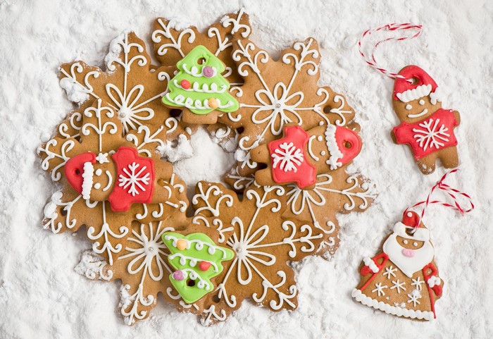 Christmas gingerbread cookies arranged in a snowflake pattern