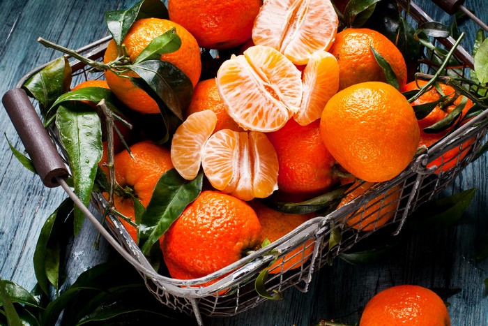Mandarine in a wicker basket