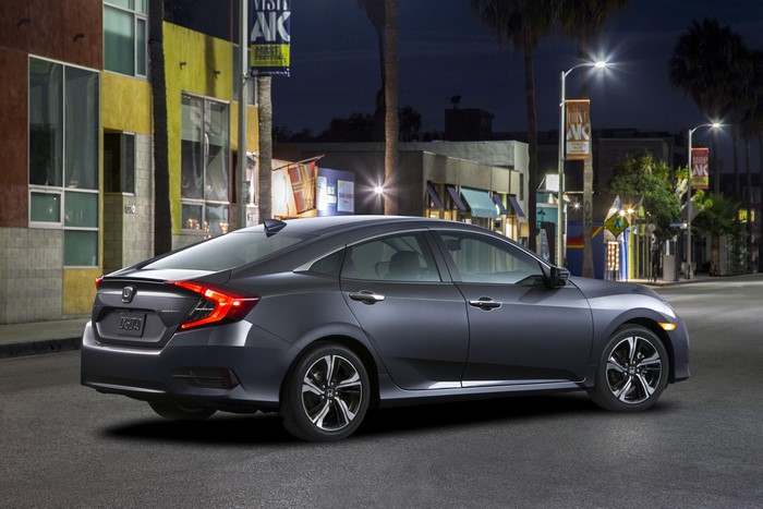 2016 Honda Civic Sedan Touring at night