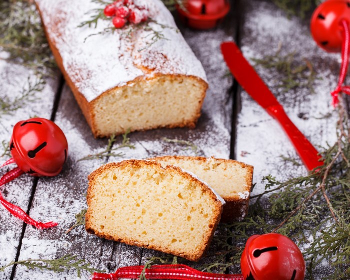 Christmas Pound Cake with Powdered Sugar and Berries