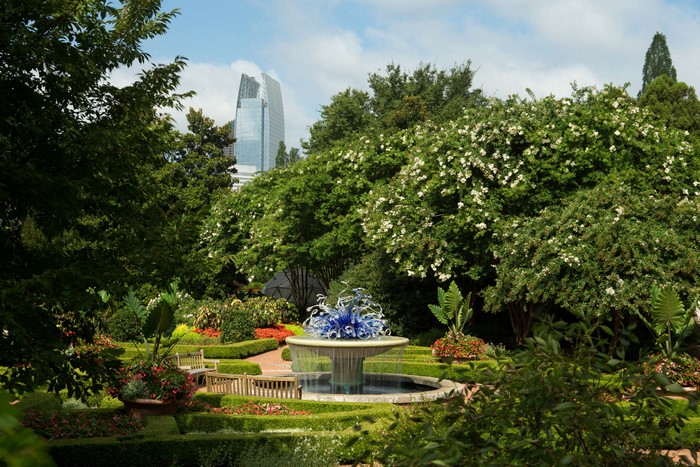 Garden with fountain and skyscraper in Atlanta