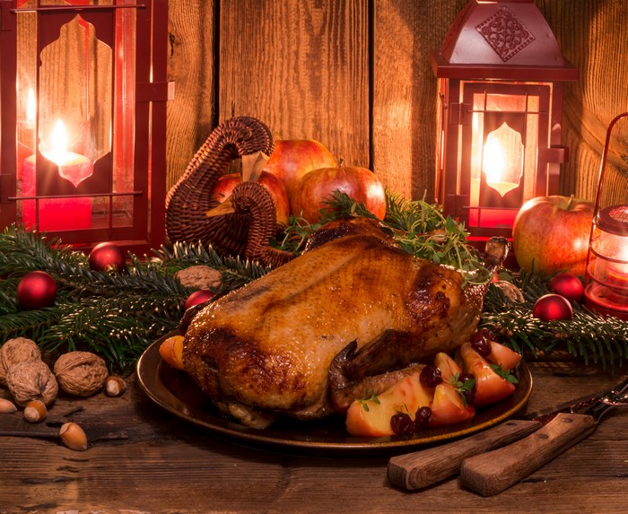 4K Christmas Roast Duck with Apples and Lanterns