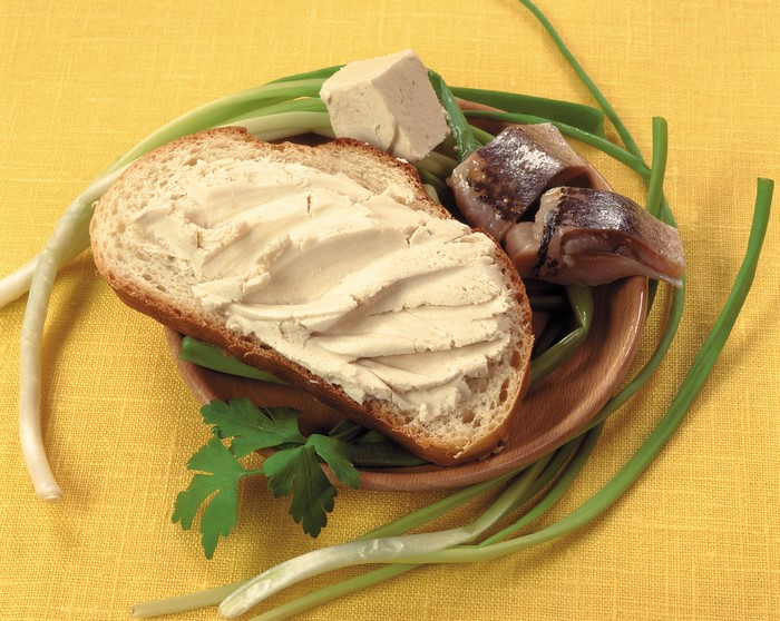 Bread with spread, herring, and scallions