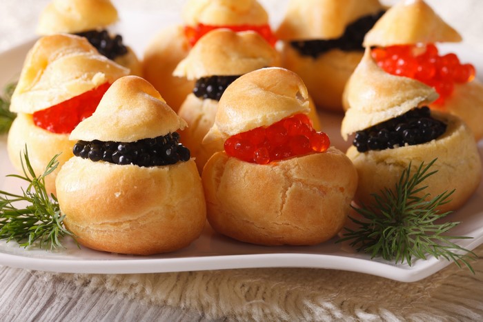 Cream puffs with black and red caviar