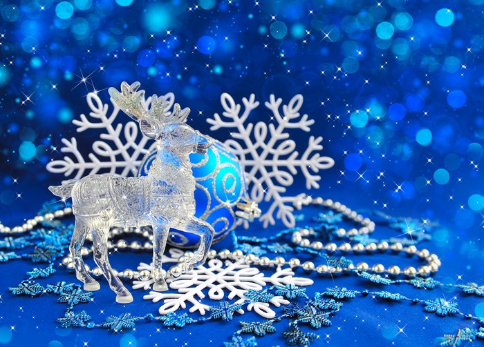 4K Christmas Deer and Snowflakes