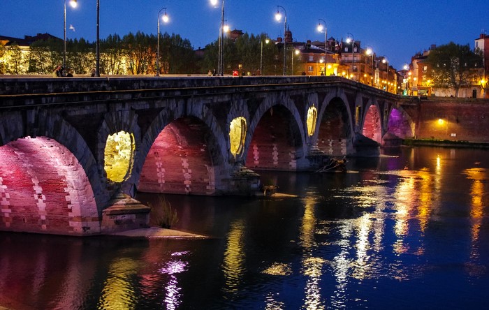 Pont Neuf bridge over the Garonne River at night in Toulouse