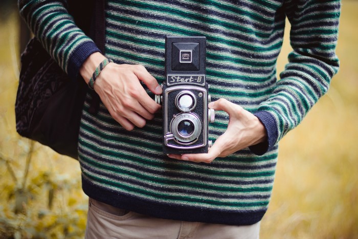 Person holding a retro Start-B camera