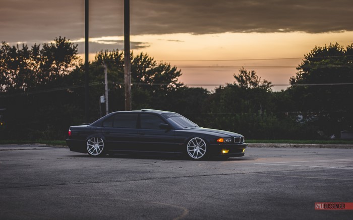 Black BMW 740iL E38 Stance Tuning