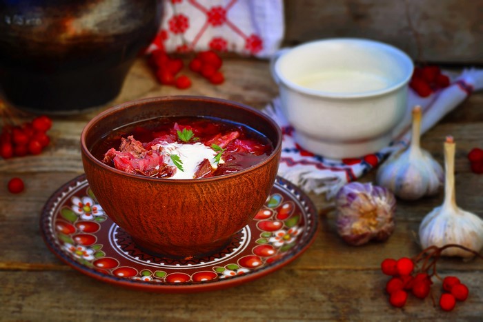 Borscht soup with sour cream and garlic