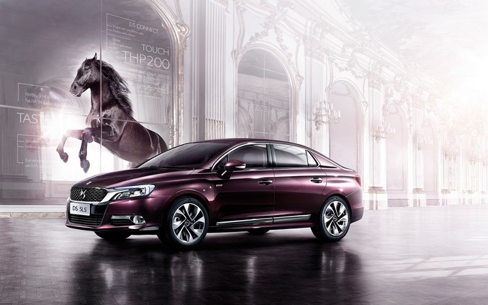 2014 DS 5LS with horse in opulent interior