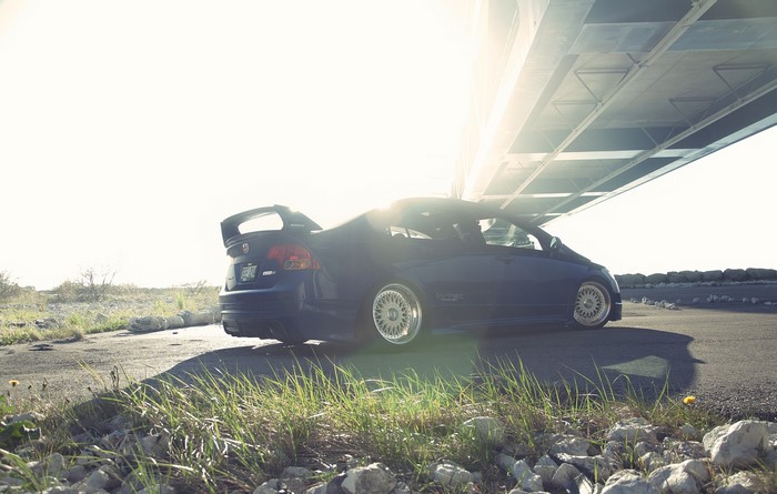 Blue Honda Civic Si parked under a bridge