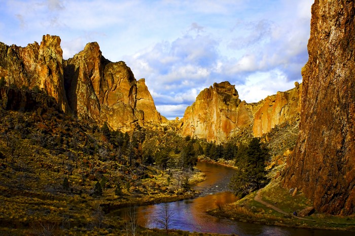 4K Mountains River Crag
