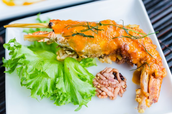 Shrimp with sauce and lettuce on a plate