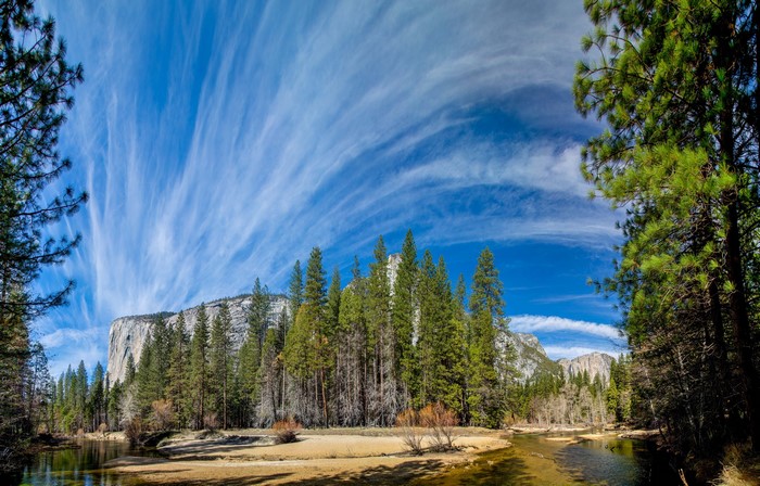 Yosemite National Park with El Capitan and Merced River